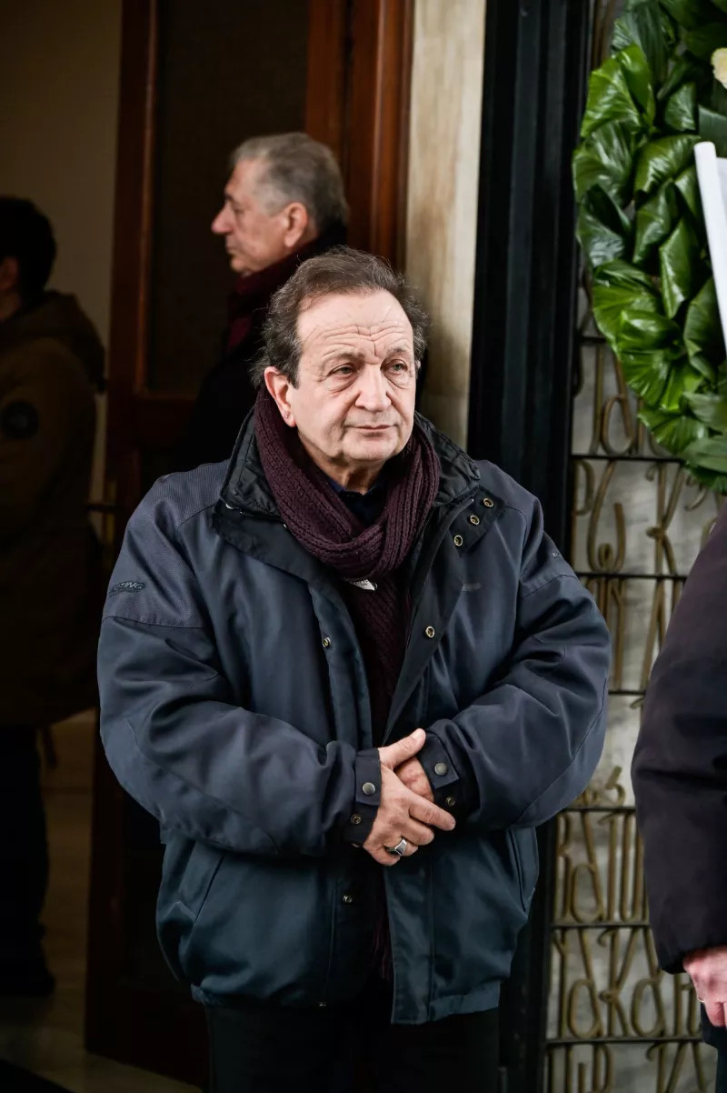 Ο Σπύρος Μπιμπίλας στην κηδεία της Μέλπως Ζαρόκωστα ║ ℙ𝕙𝕠𝕥𝕠 𝕓𝕪 𝕨𝕨𝕨.𝕤𝕜𝕒𝕚.𝕘𝕣