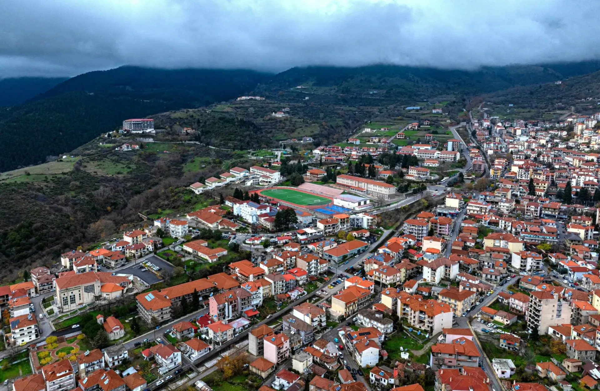 Καρπενήσι / 𝐏𝐡𝐨𝐭𝐨 : Αλέξανδρος Ποταμούλας ║ 📷 𝐛𝐲 𝐭𝐫𝐚𝐯𝐞𝐥.𝐠𝐫